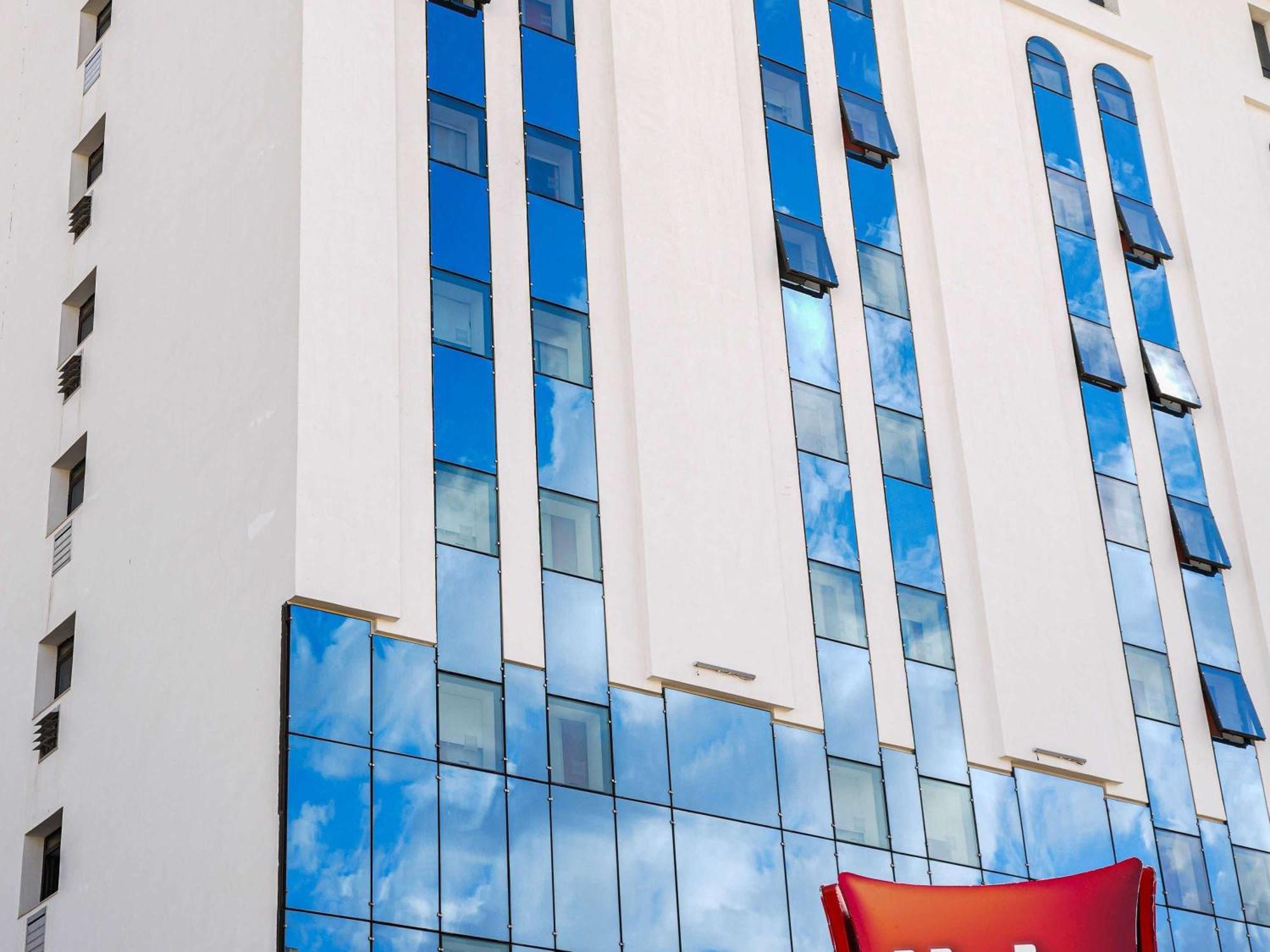 Ibis Tunis Hotel Bagian luar foto